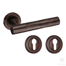 Ручка дверная в комплекте с накладкой под цилиндрический замок